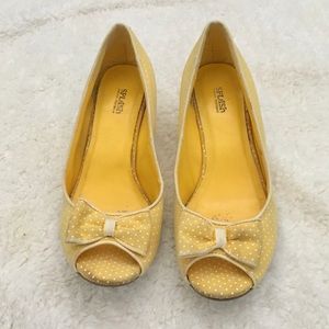 Yellow wedge heels with bow detail